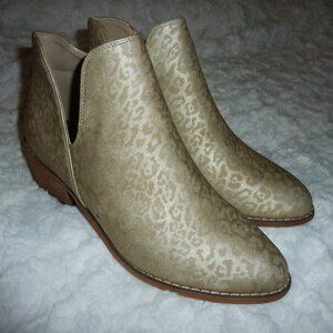 New Boutique by Corkys Wayland Metallic Ankle Boots Light Leopard Print Size 9